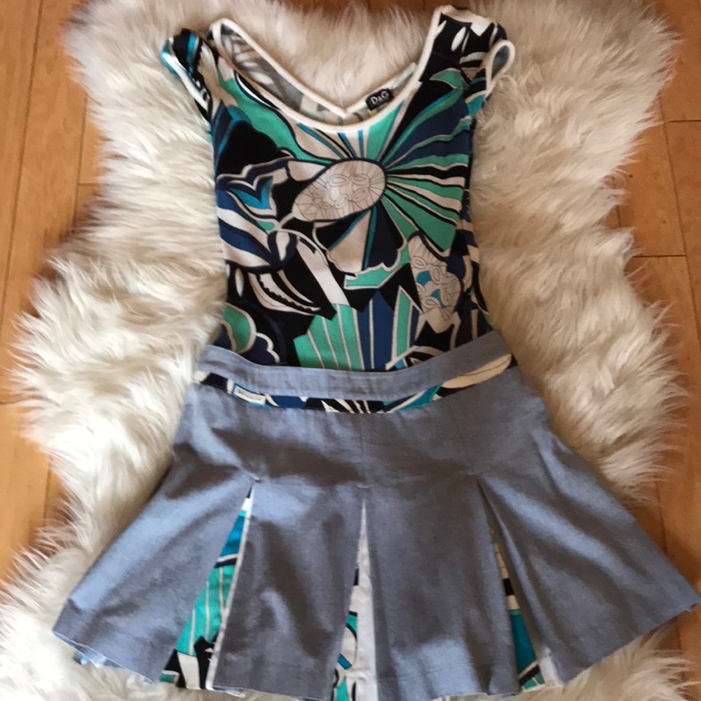 Adorable knit top woven  pleated skirt dress